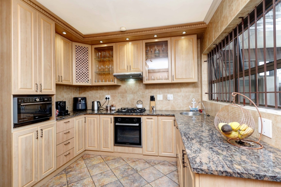 4 Bedroom Property for Sale in Loevenstein Western Cape